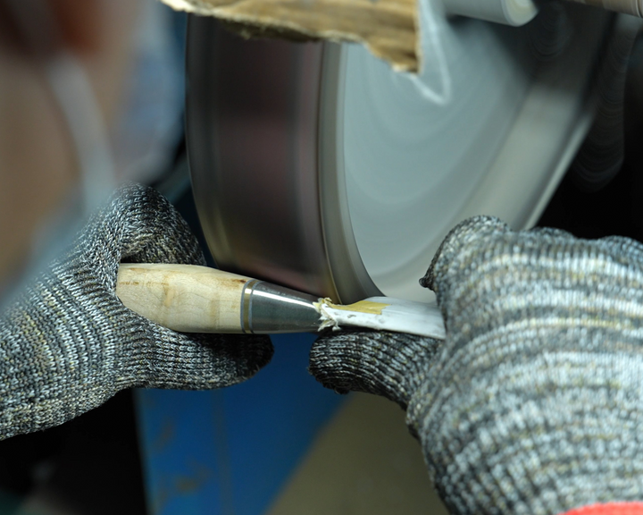 Engraving of individual knives