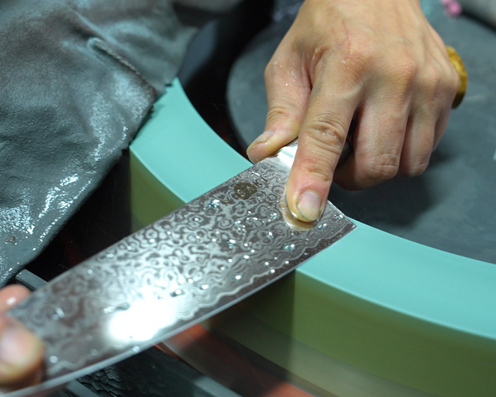 Engraving of individual knives