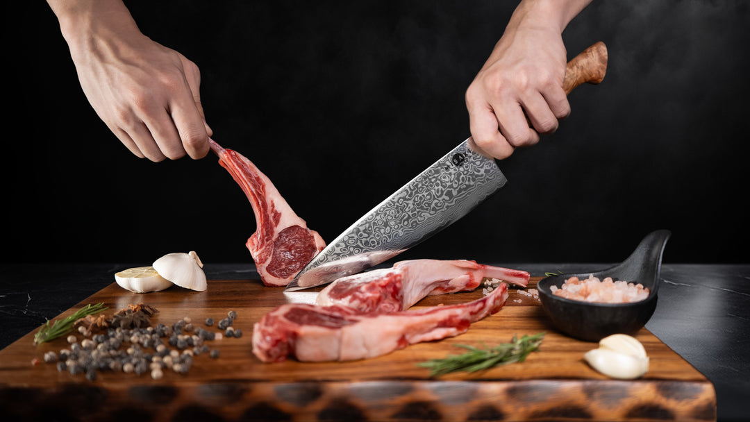 MISAKI Chefmesser beim Schneiden von Fleisch