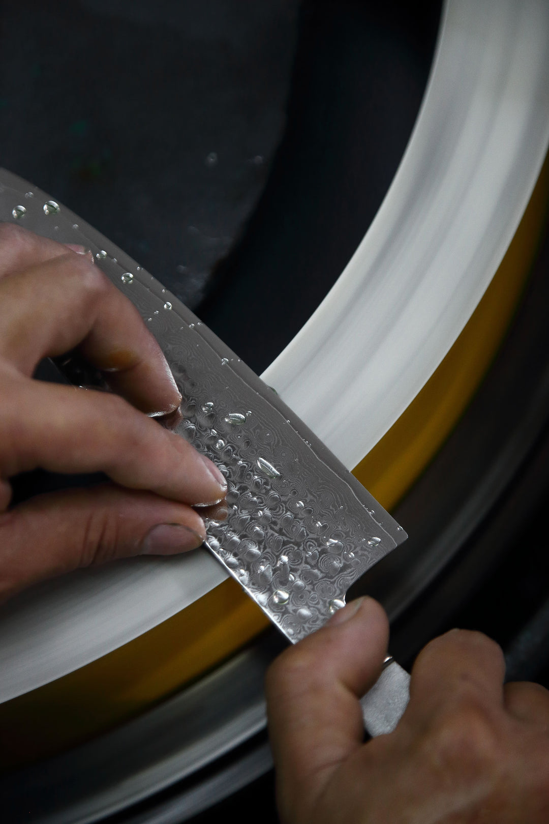 Damastmesser schleifen – Diamantstab, Nassschleifstein oder Abziehleder?