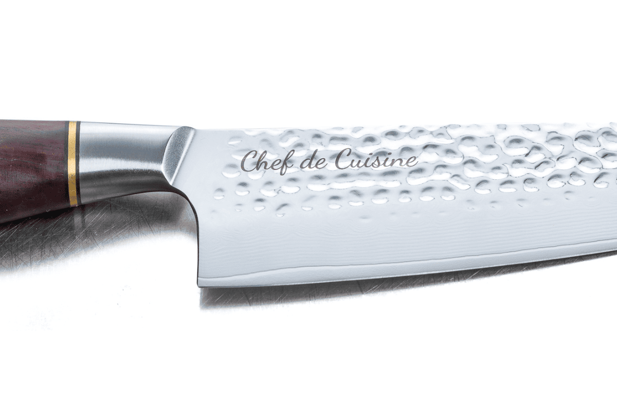 Persönliche Gravur auf einem MISAKI Damastmesser