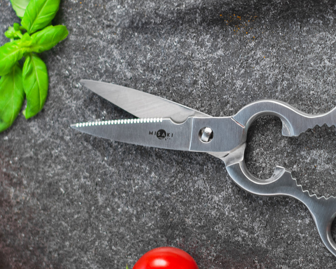 Multifunctional kitchen scissors