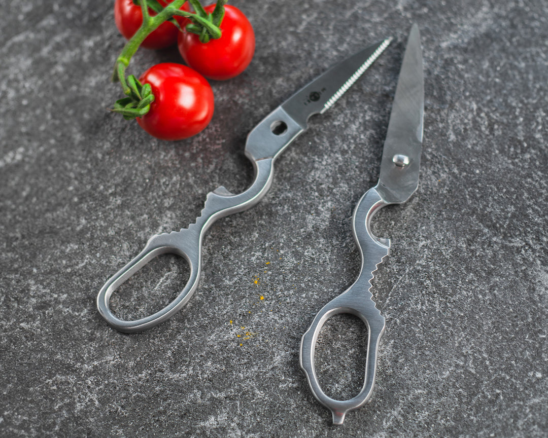 Multifunctional kitchen scissors