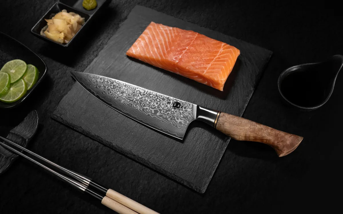 MISAKI HIKARI Chefmesser neben Lachs